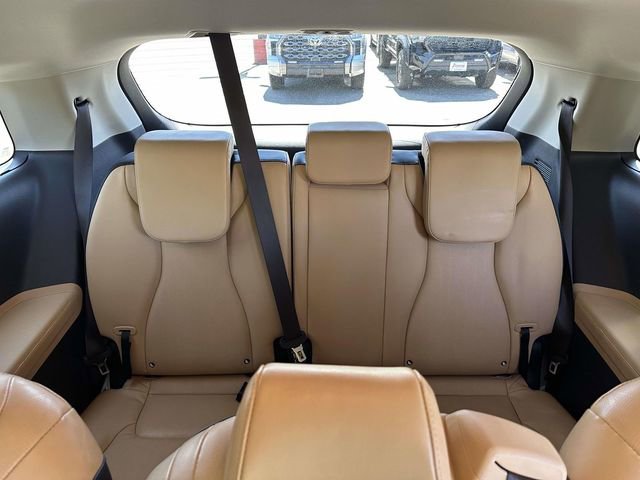 Used 2024 Kia Carnival EX FWD image 13