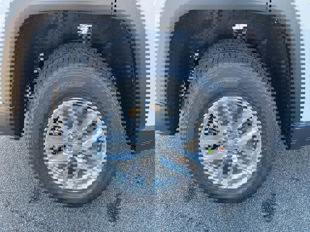 New 2025 Jeep Grand Cherokee L Laredo image 9