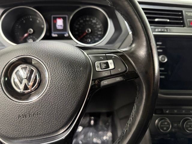 Used 2018 Volkswagen Tiguan SEL AWD/4WD image 16