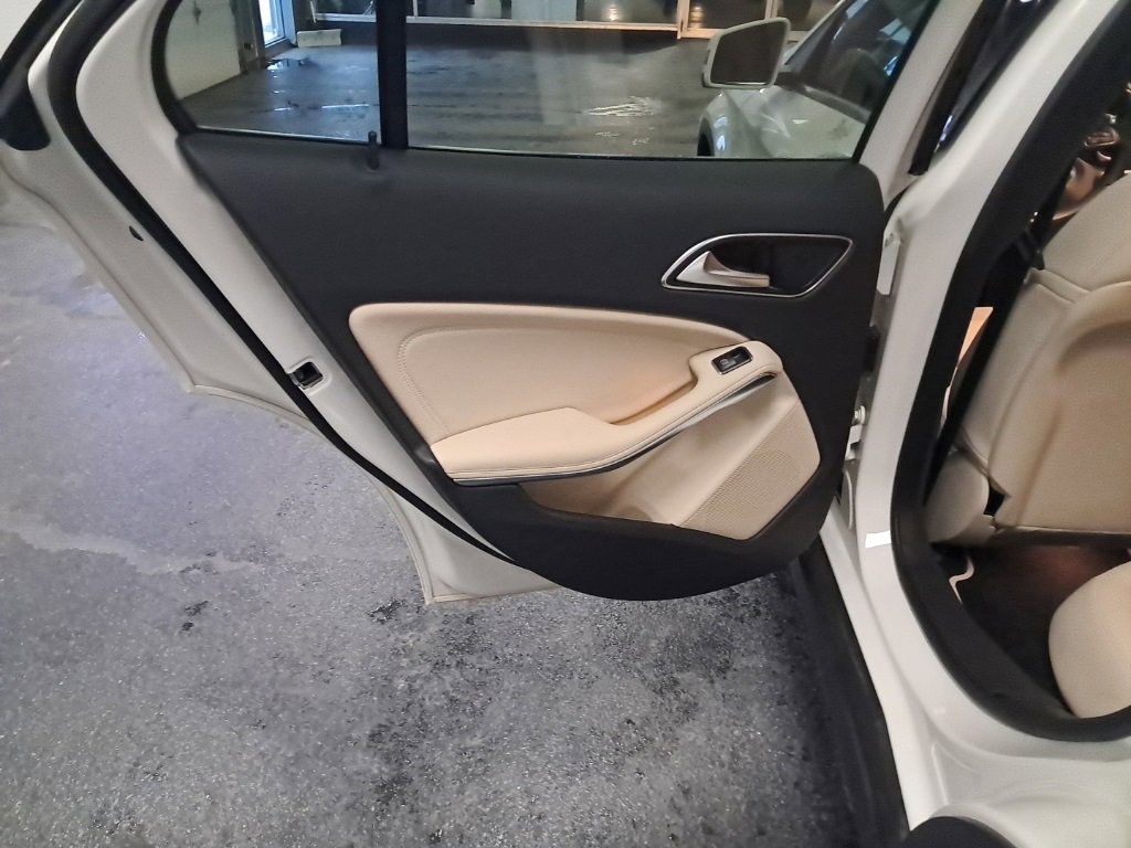 Used 2018 Mercedes-Benz GLA 250 4MATIC image 15