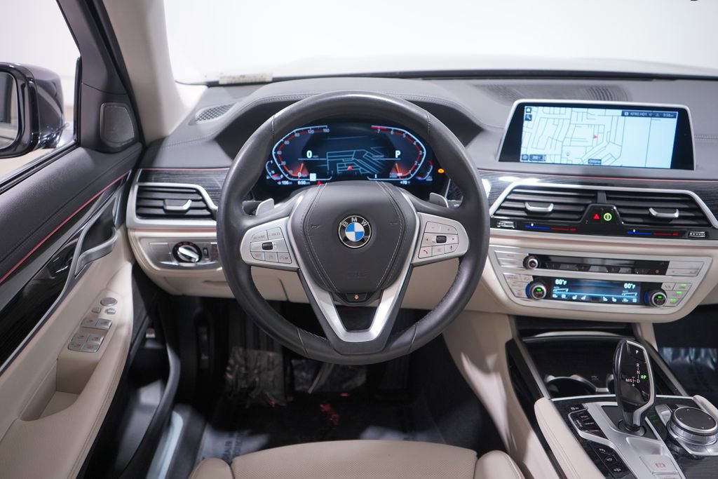 Used 2022 BMW 740i image 11
