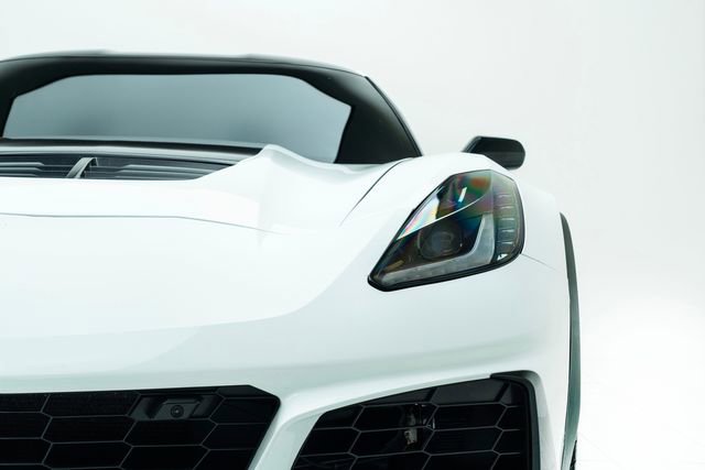 Used 2016 Chevrolet Corvette Z06 w/ 3LZ Preferred Equipment Group image 8