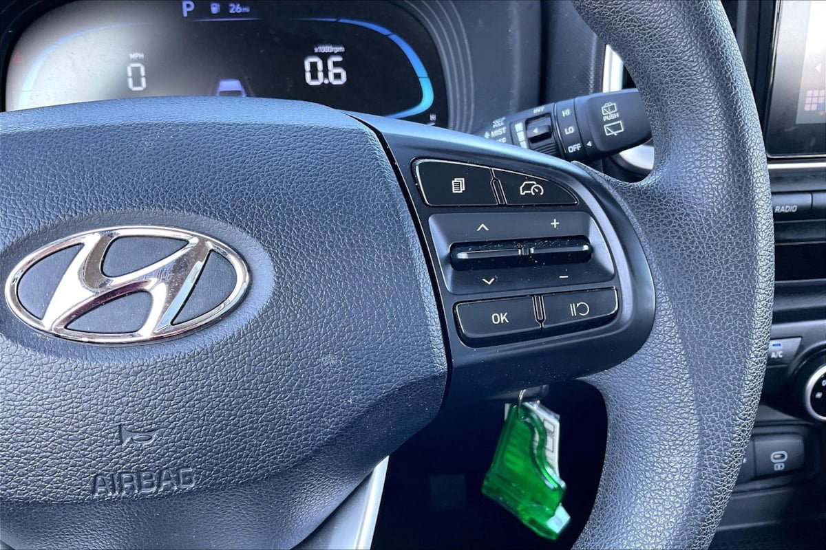 Used 2024 Hyundai Venue SE FWD image 18