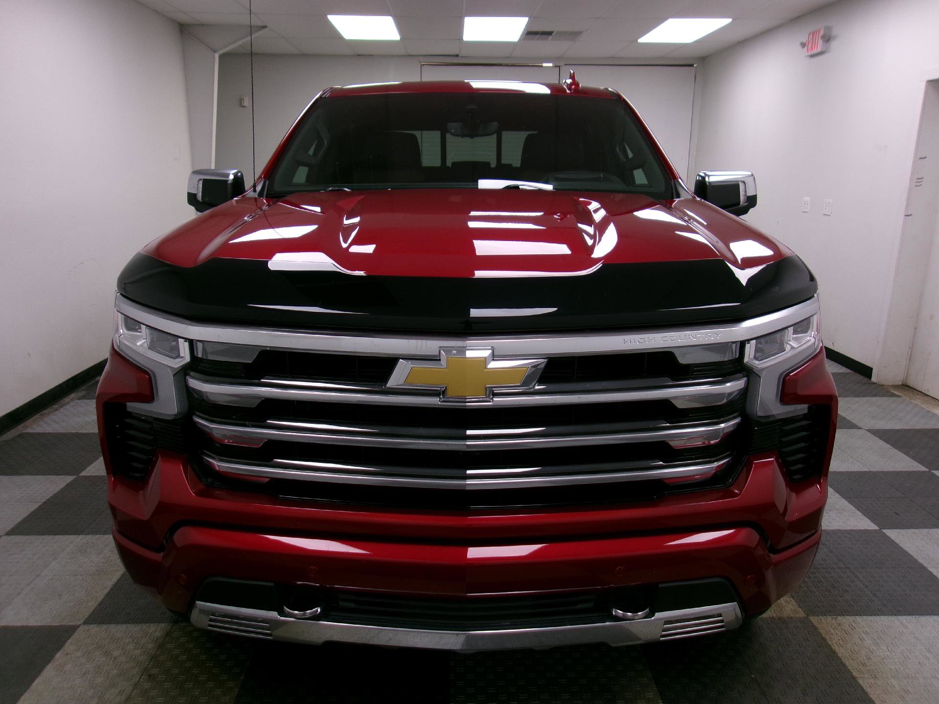 Used 2025 Chevrolet Silverado 1500 High Country w/ High Country Premium Package AWD/4WD image 15