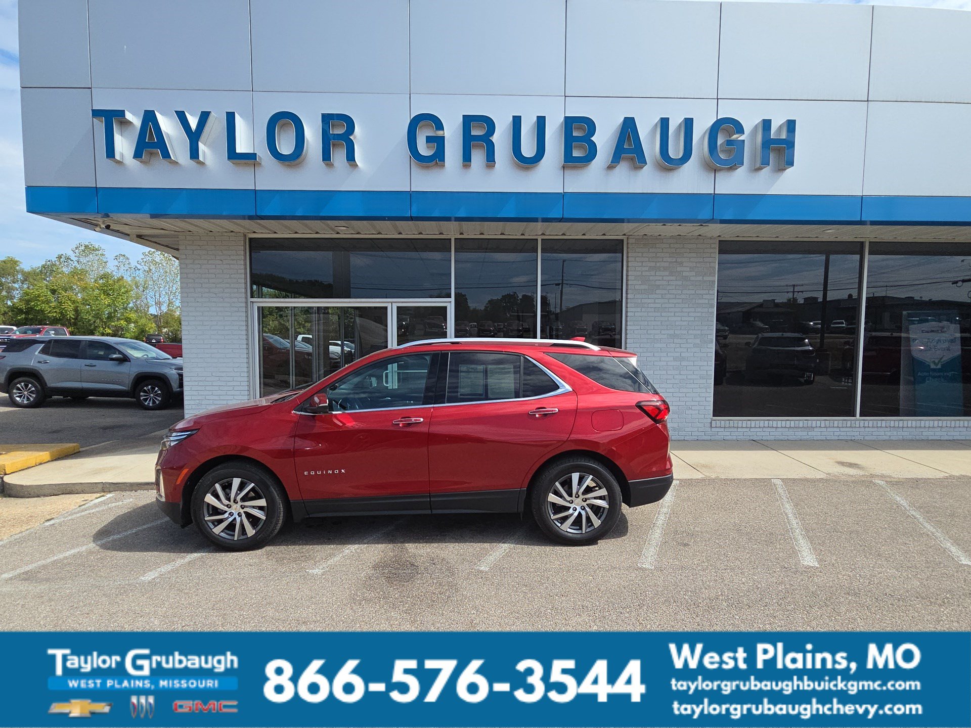 Used 2024 Chevrolet Equinox Premier FWD image 1