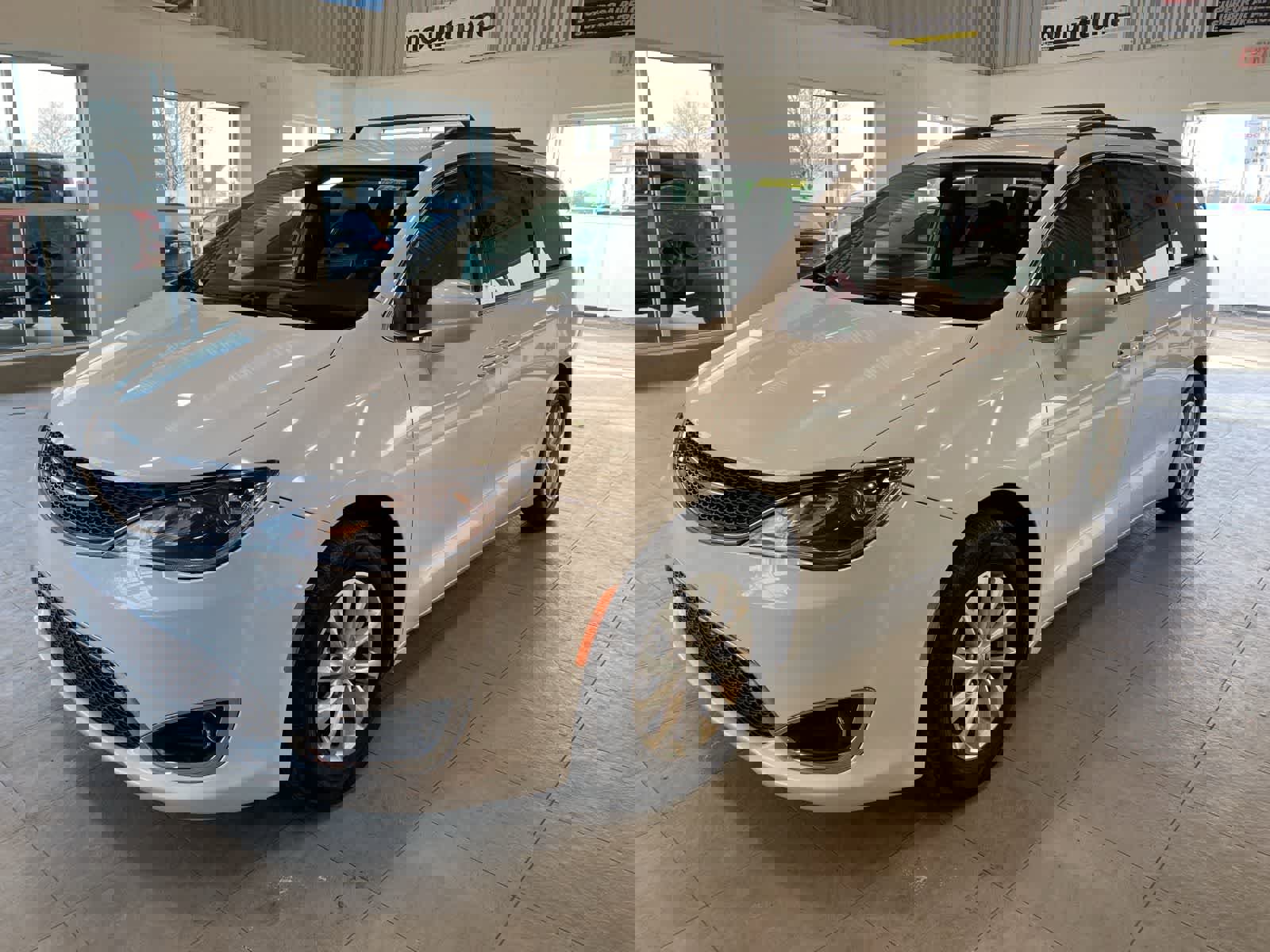 Used 2018 Chrysler Pacifica Touring Plus image 1