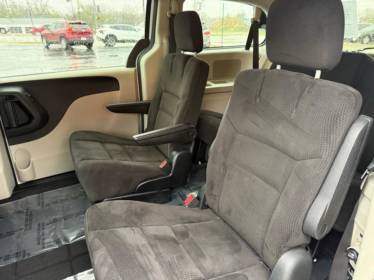 Used 2014 Dodge Grand Caravan SXT w/ Rear Park Assist Package image 12