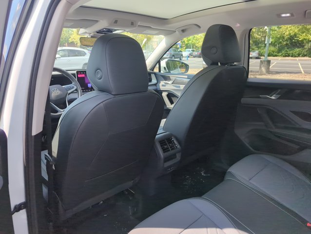New 2026 Volkswagen Tiguan SE FWD image 30