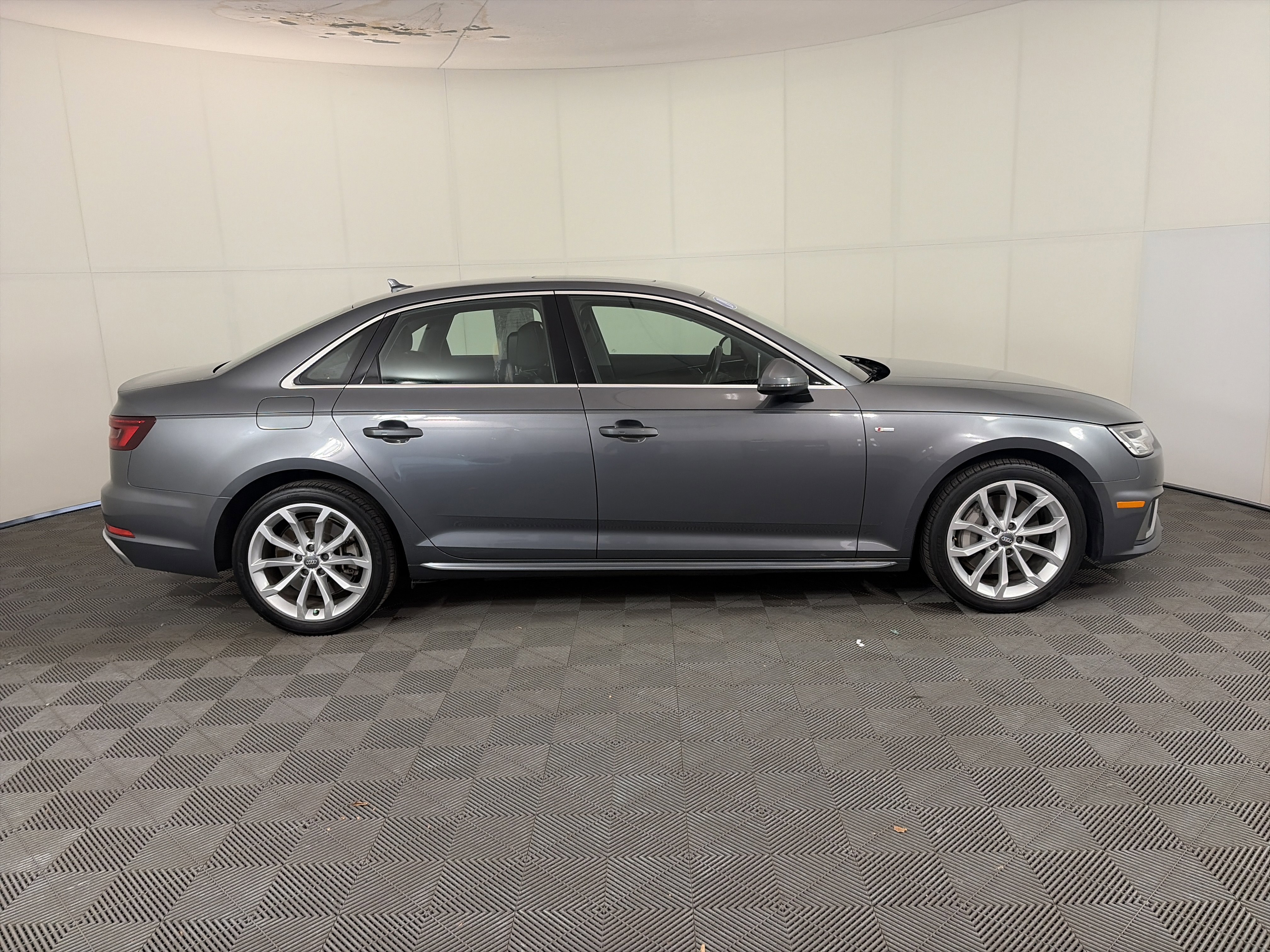 Used 2019 Audi A4 2.0T Premium Plus w/ Premium Plus Package image 4