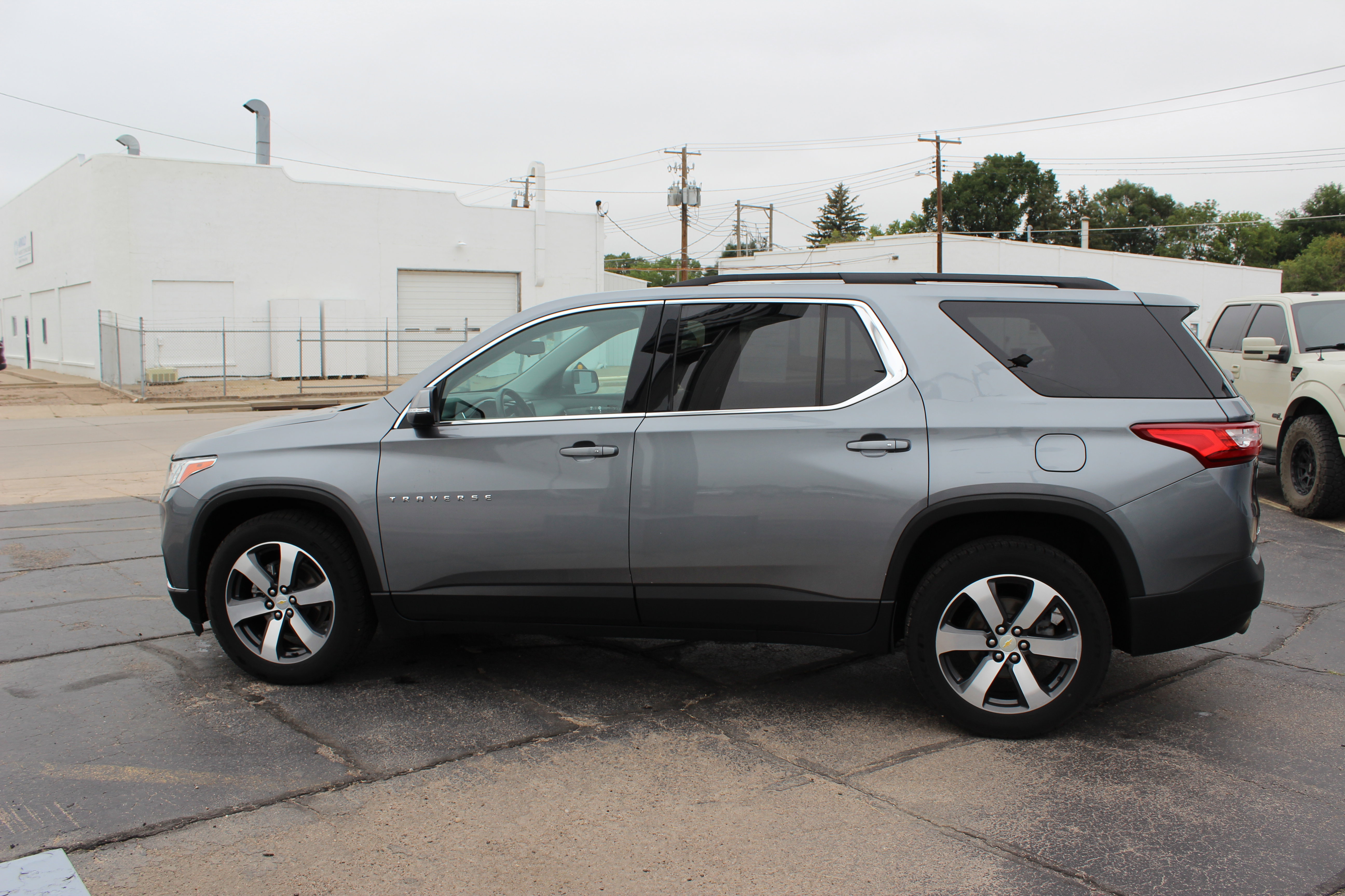 Used 2021 Chevrolet Traverse LT w/ LT Premium Package image 6