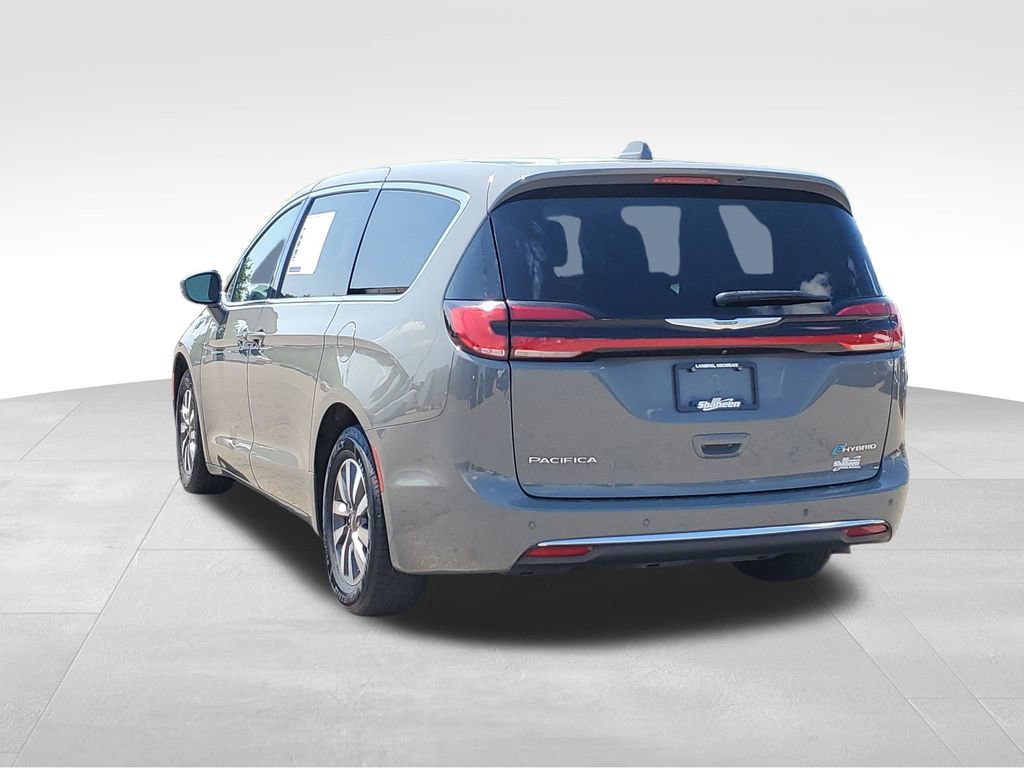 Used 2022 Chrysler Pacifica Touring-L FWD image 4