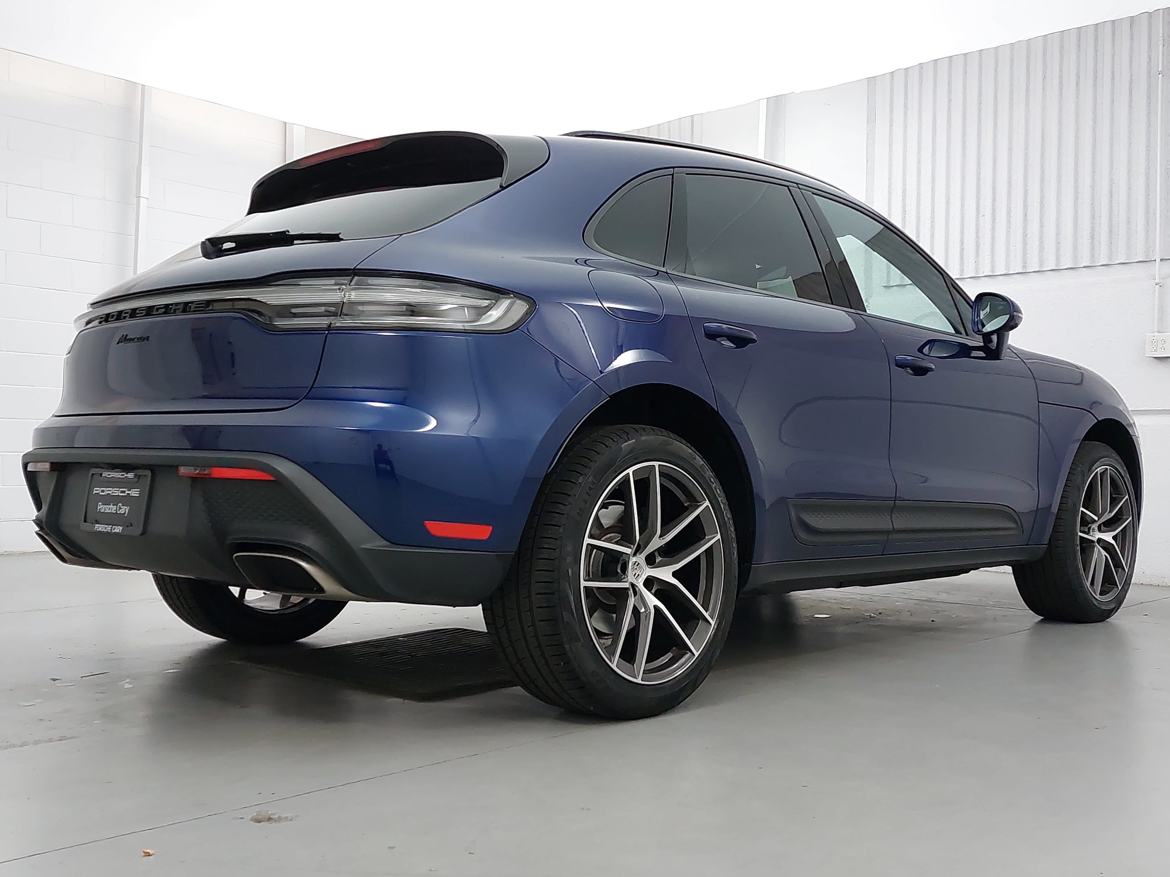 Certified 2026 Porsche Macan AWD/4WD image 7