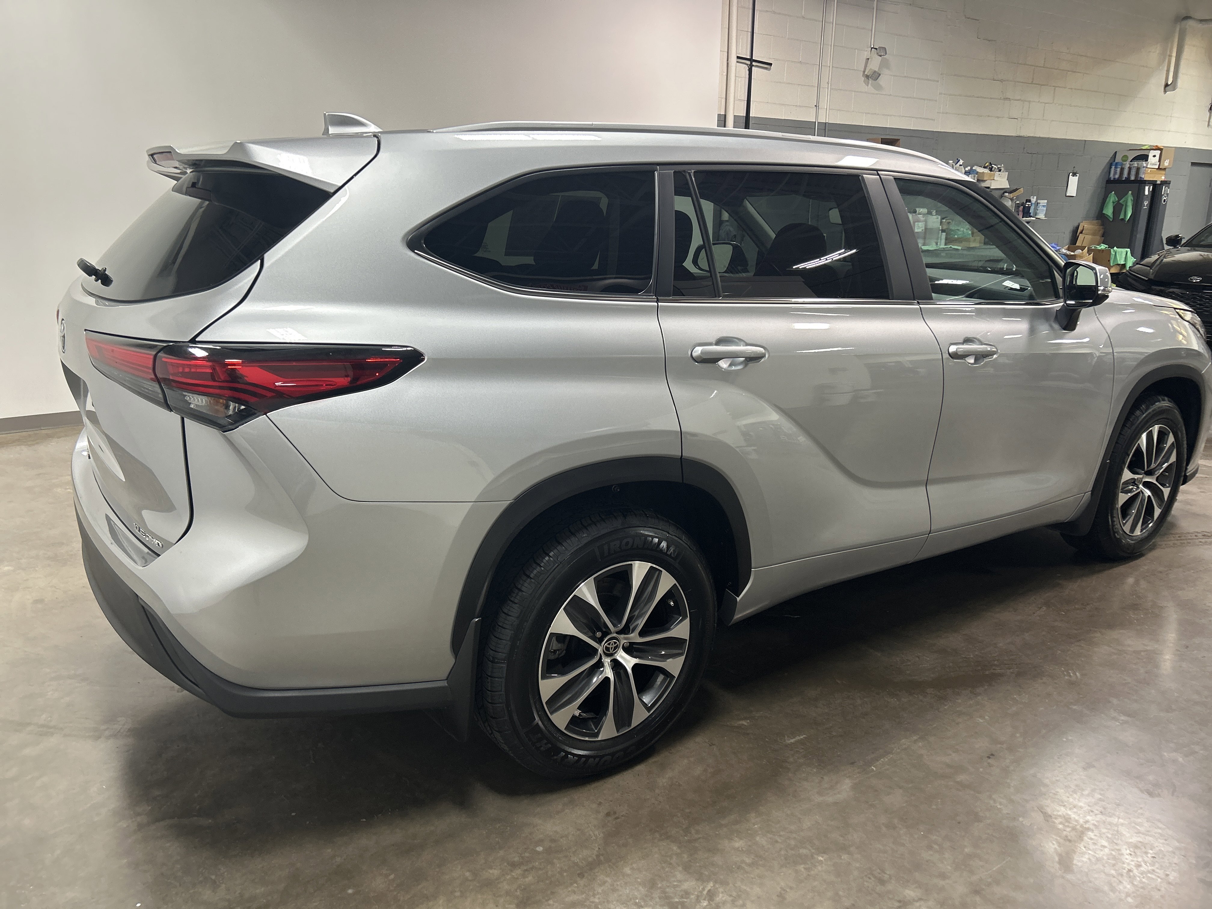 Used 2023 Toyota Highlander XLE video 3