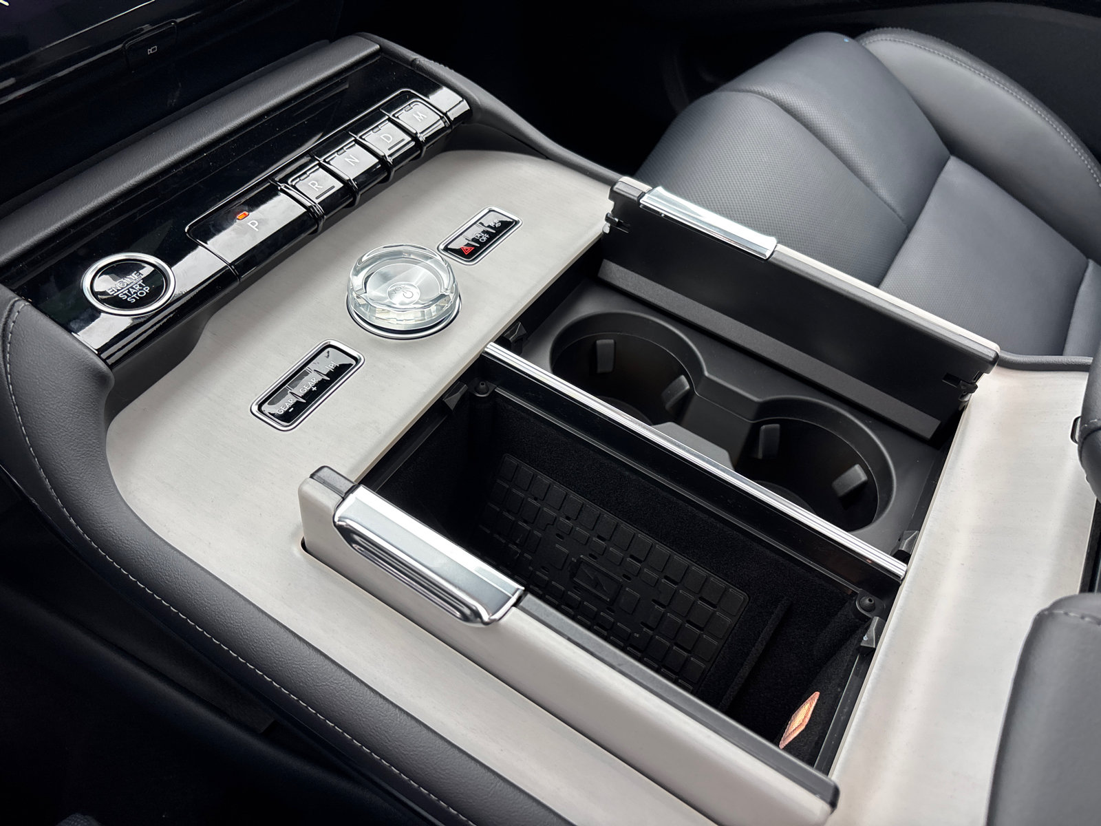 New 2026 Lincoln Navigator Reserve w/ Jet Appearance Package AWD/4WD image 23