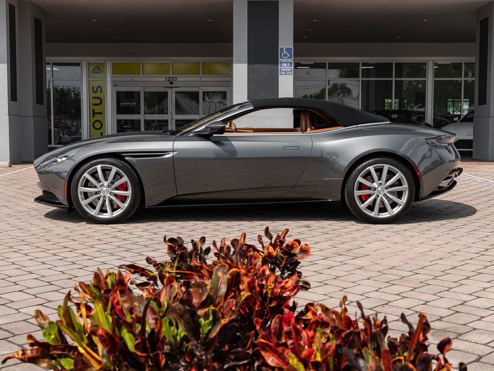Used 2019 Aston Martin DB11 Volante image 34