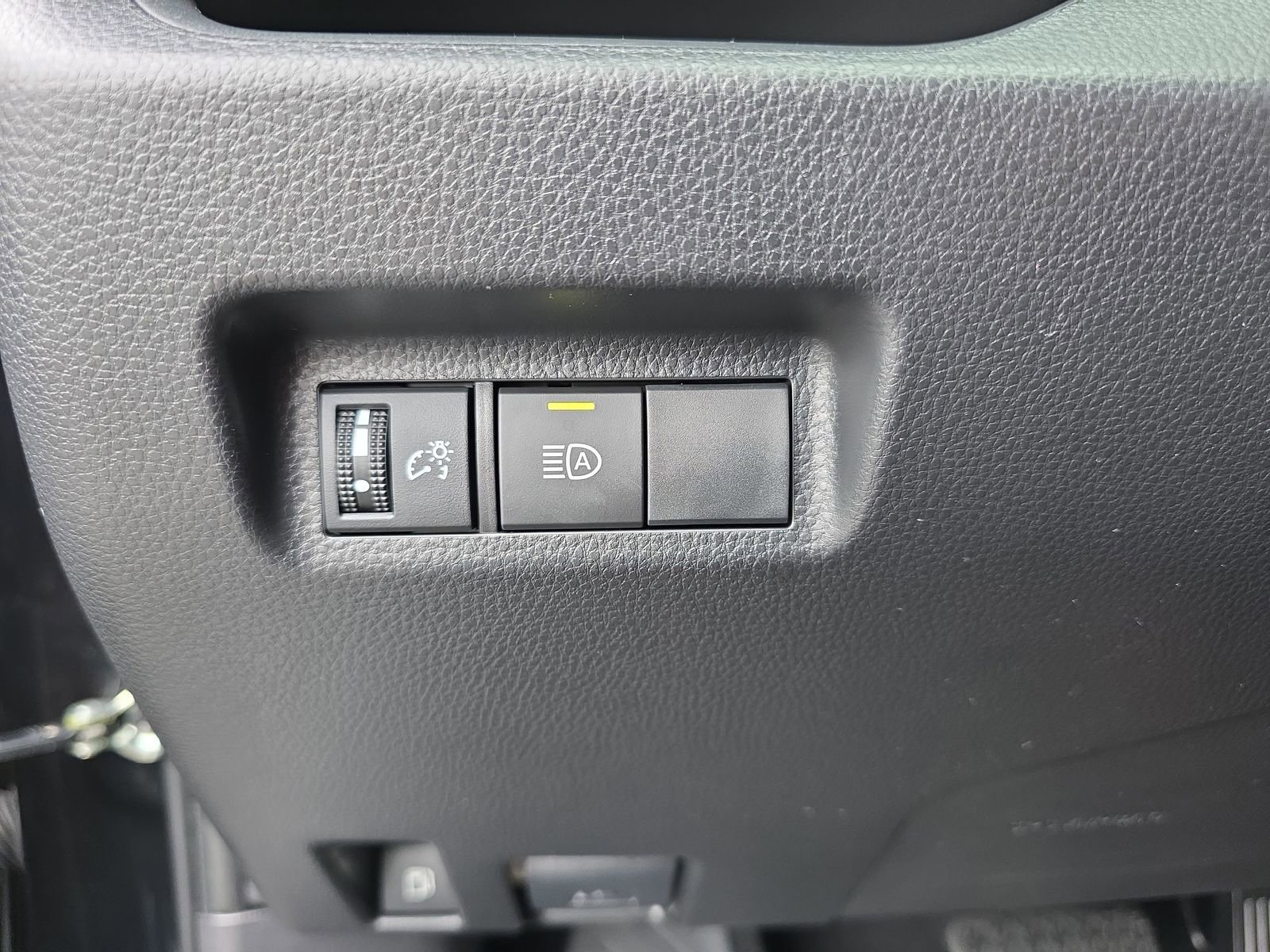 Used 2024 Toyota RAV4 XLE AWD/4WD image 25