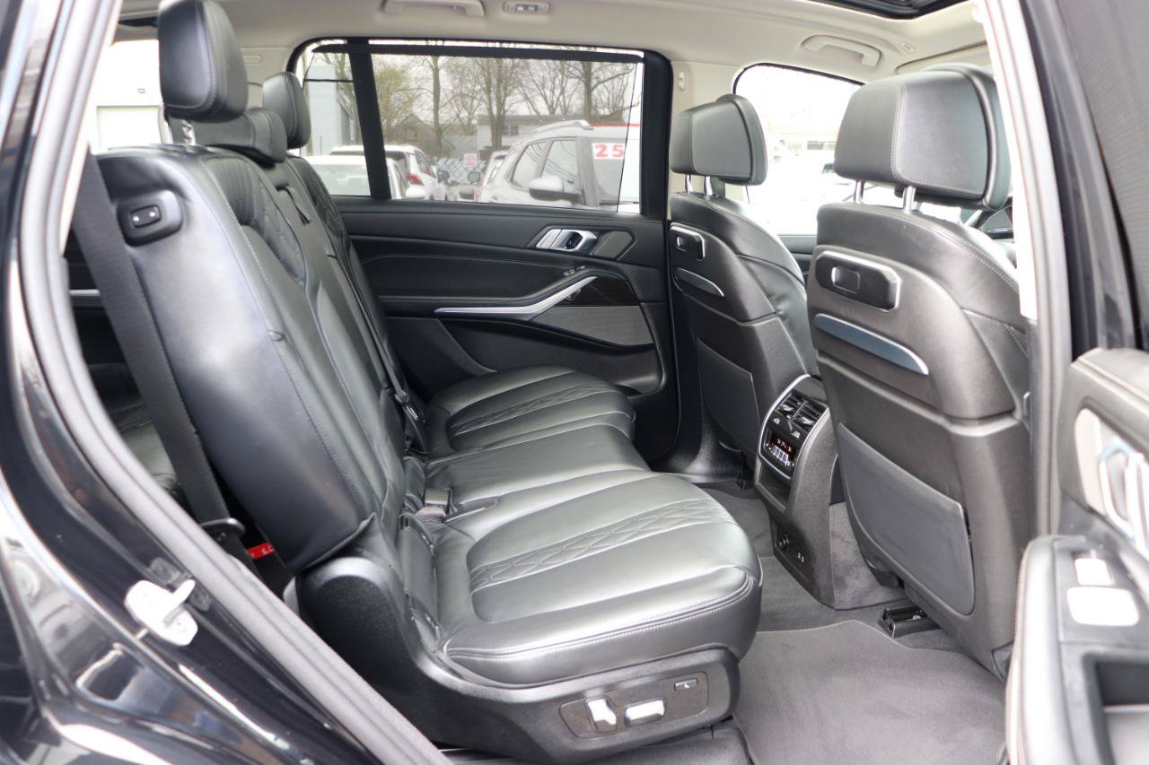 Used 2025 BMW X7 xDrive40i AWD/4WD image 15