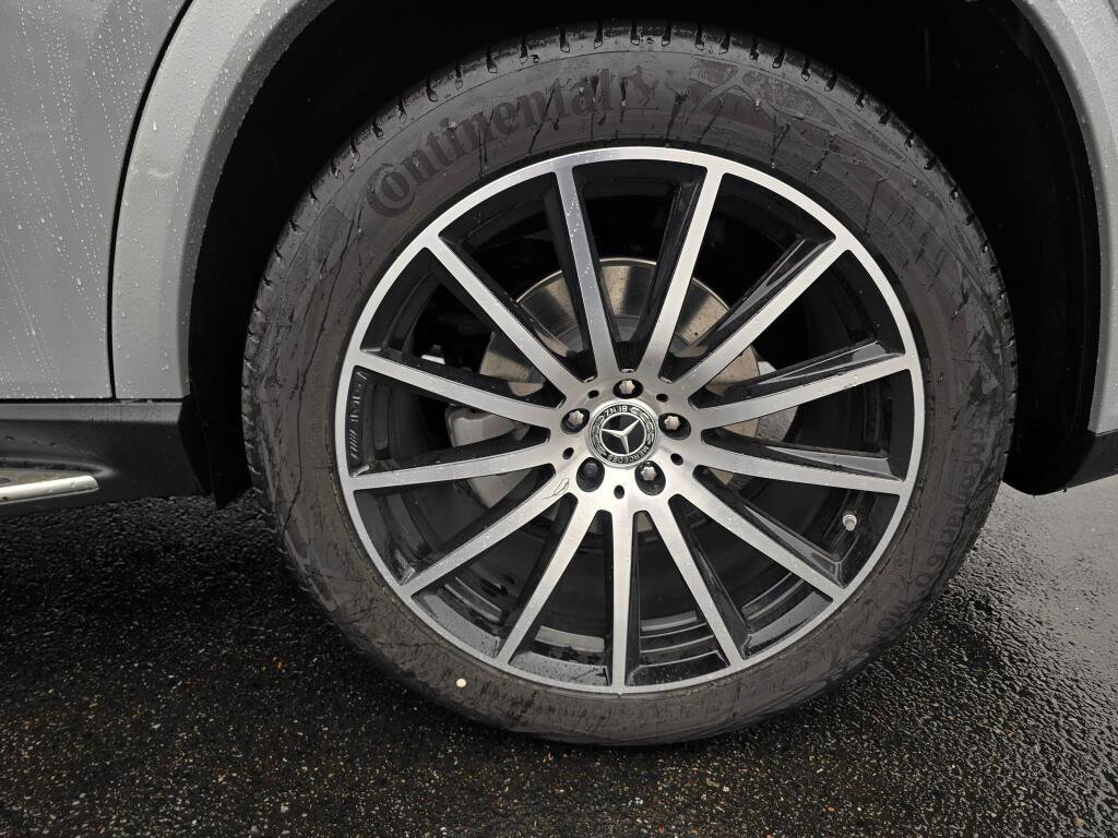 New 2026 Mercedes-Benz GLS 580 4MATIC image 21