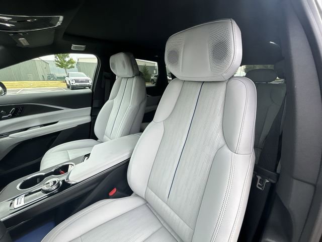New 2026 Cadillac Lyriq Premium Luxury image 34