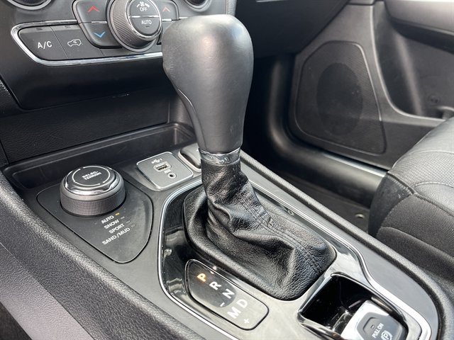 Used 2020 Jeep Cherokee Limited AWD/4WD image 31