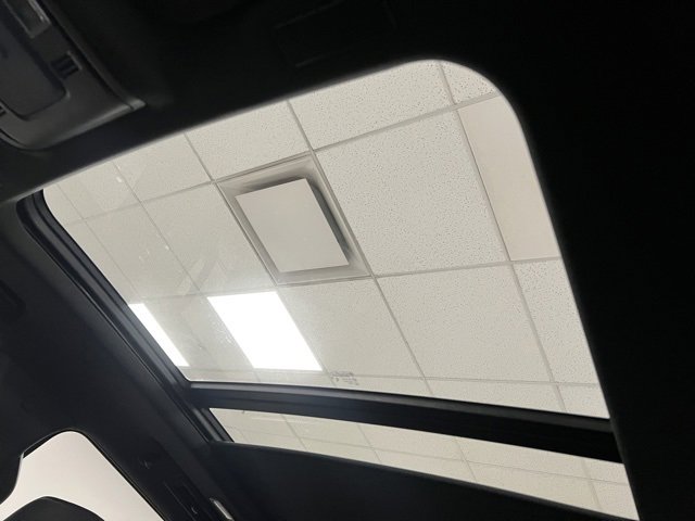 Used 2025 Chevrolet Suburban High Country image 36