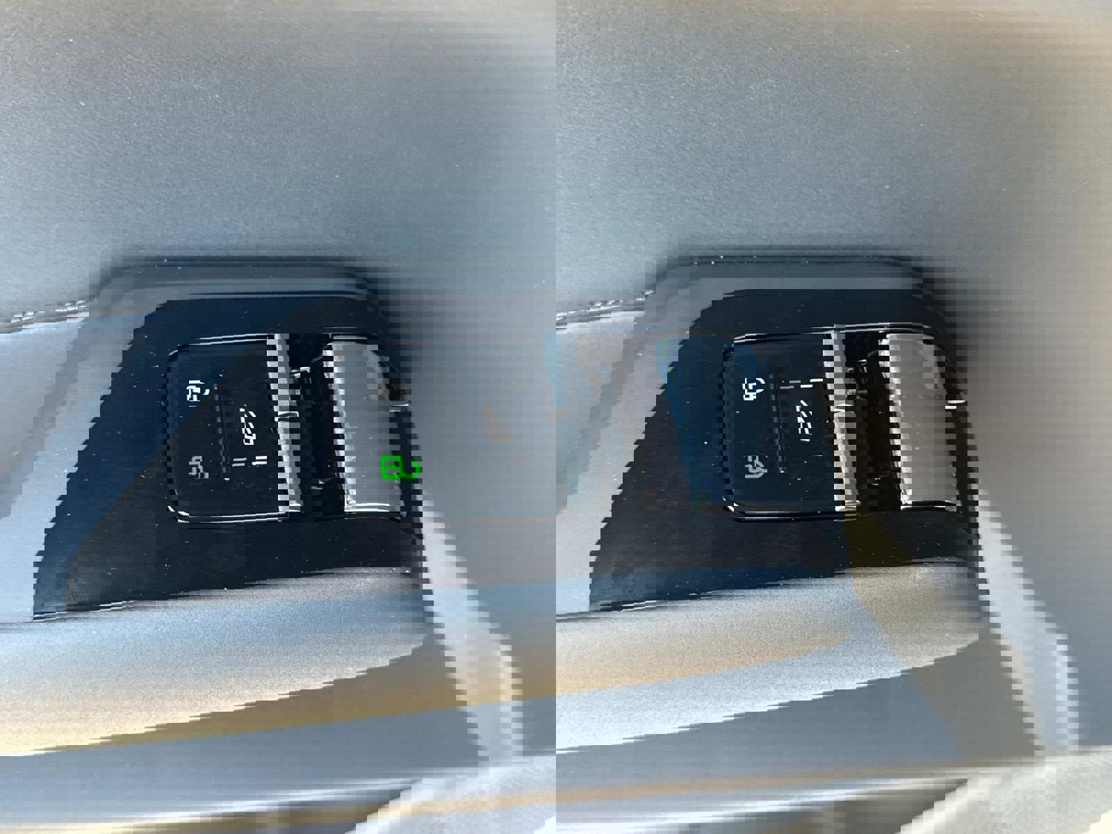 New 2025 Volvo EX90 Plus w/ Protection Package Premier image 19