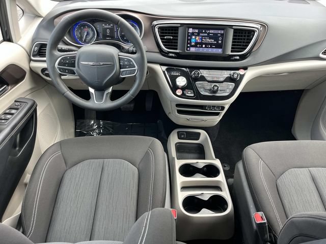 Used 2023 Chrysler Voyager LX FWD image 13