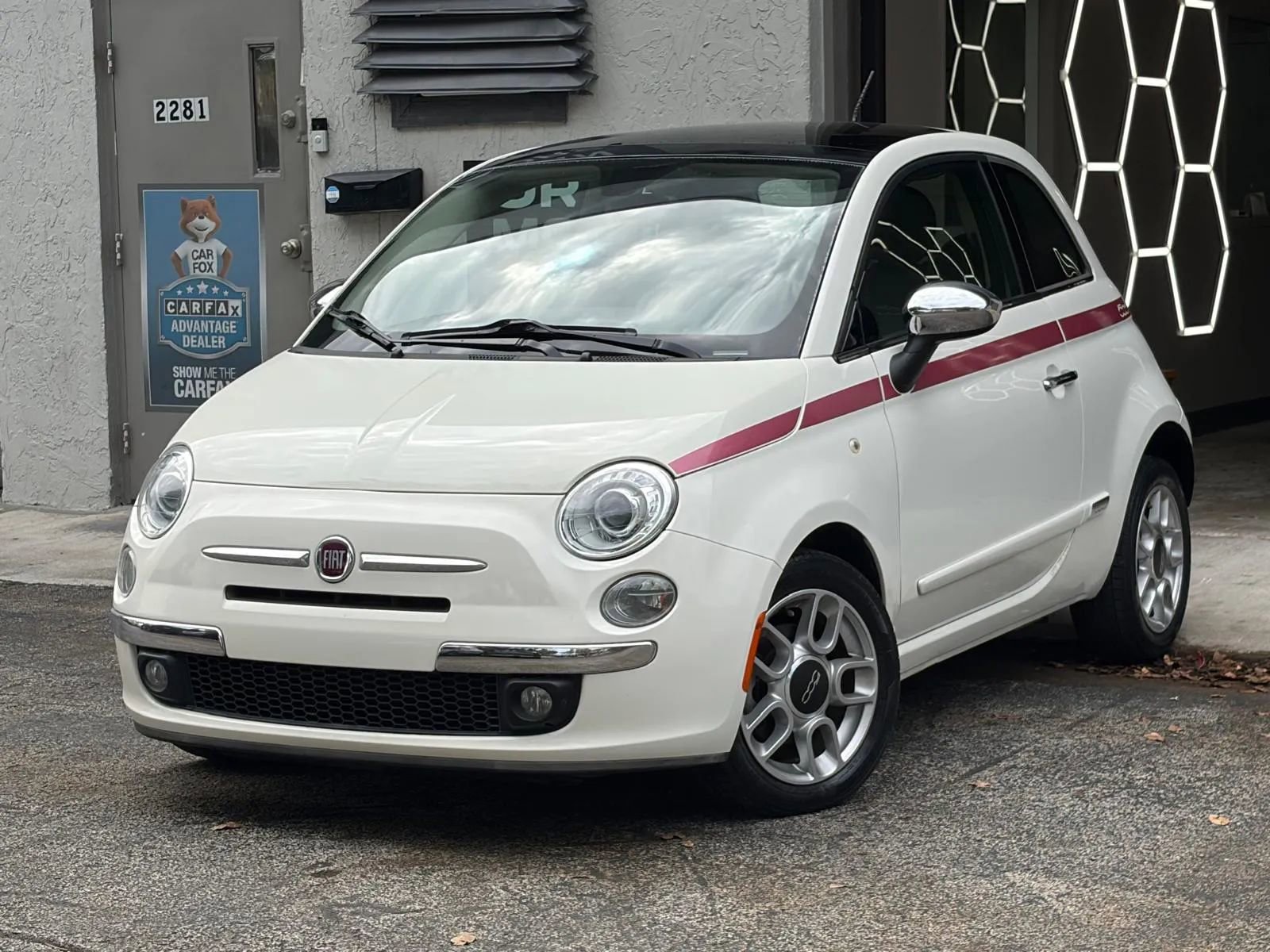 Used 2012 FIAT 500 Lounge w/ Pink Ribbon Special Edition image 2