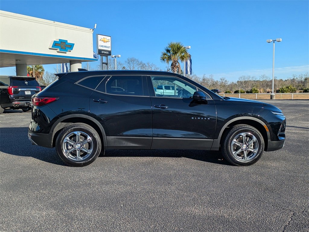 Used 2025 Chevrolet Blazer LT image 3