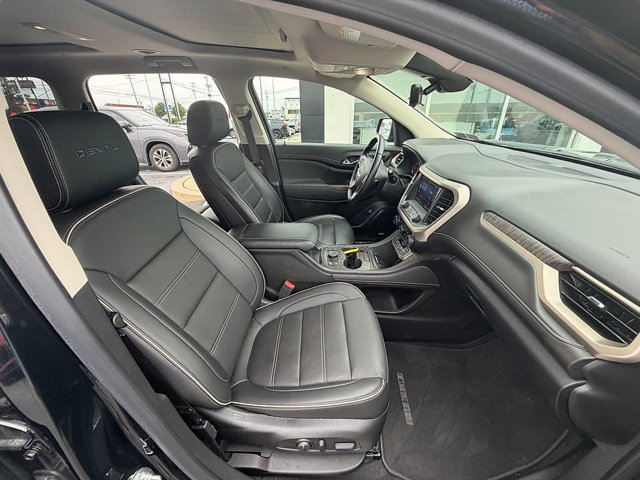 Used 2023 GMC Acadia Denali w/ Denali Technology Package AWD/4WD image 26
