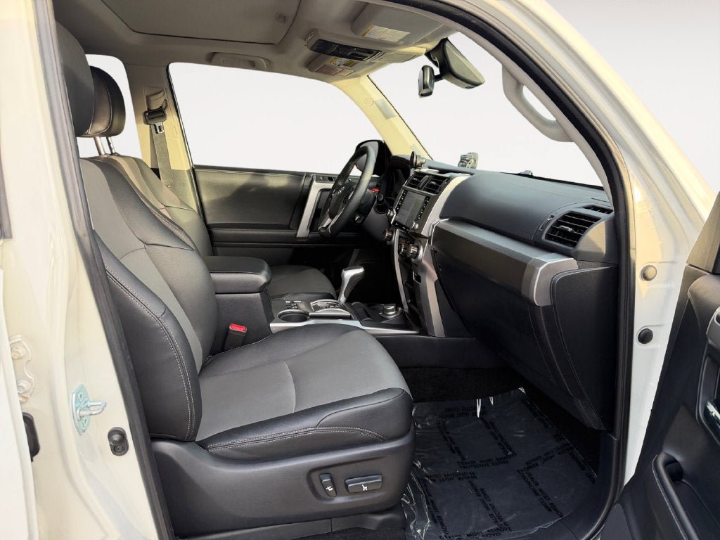 Used 2020 Toyota 4Runner SR5 Premium w/ Moonroof Package AWD/4WD image 24