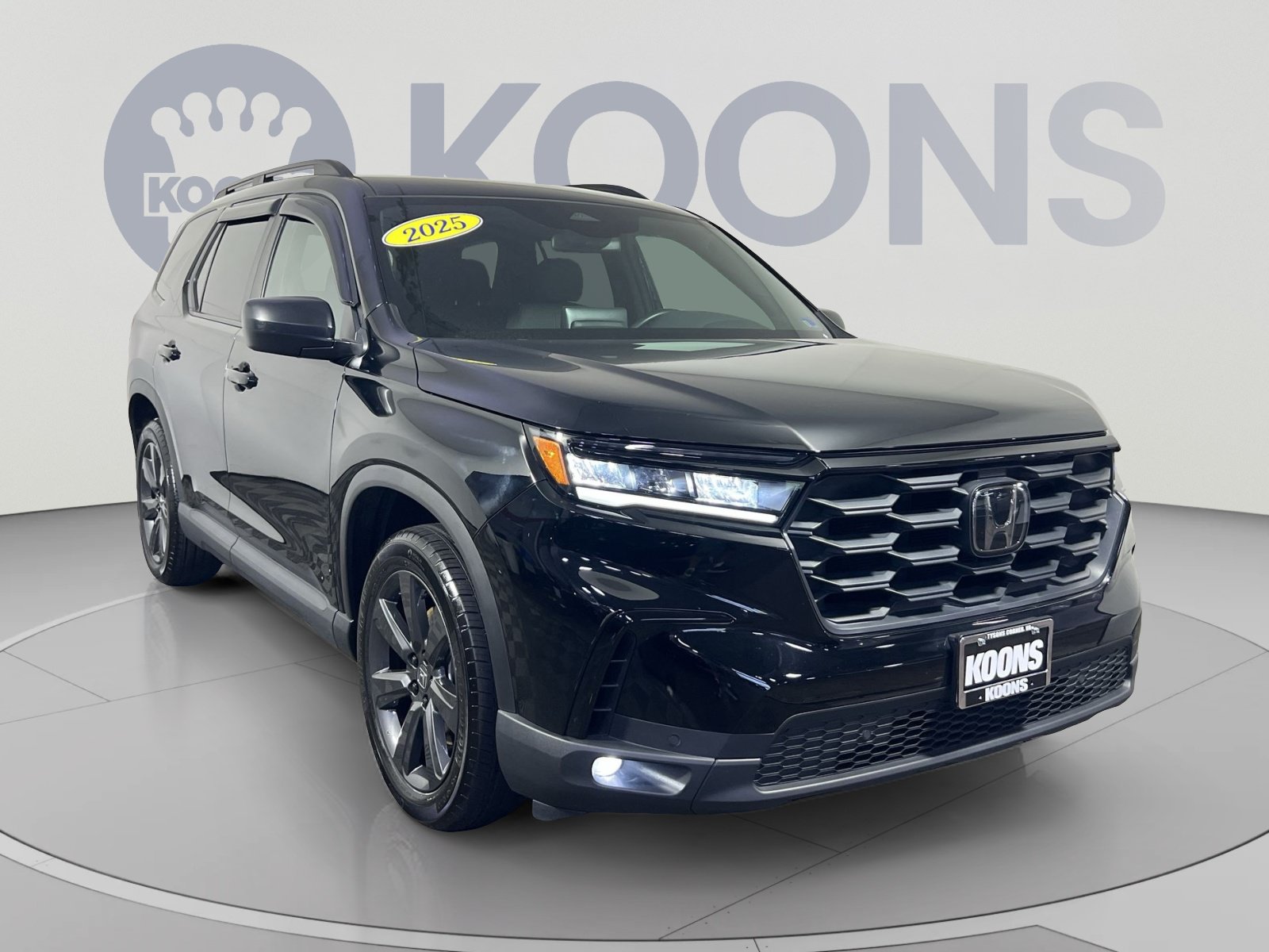 Used 2025 Honda Pilot Sport image 10