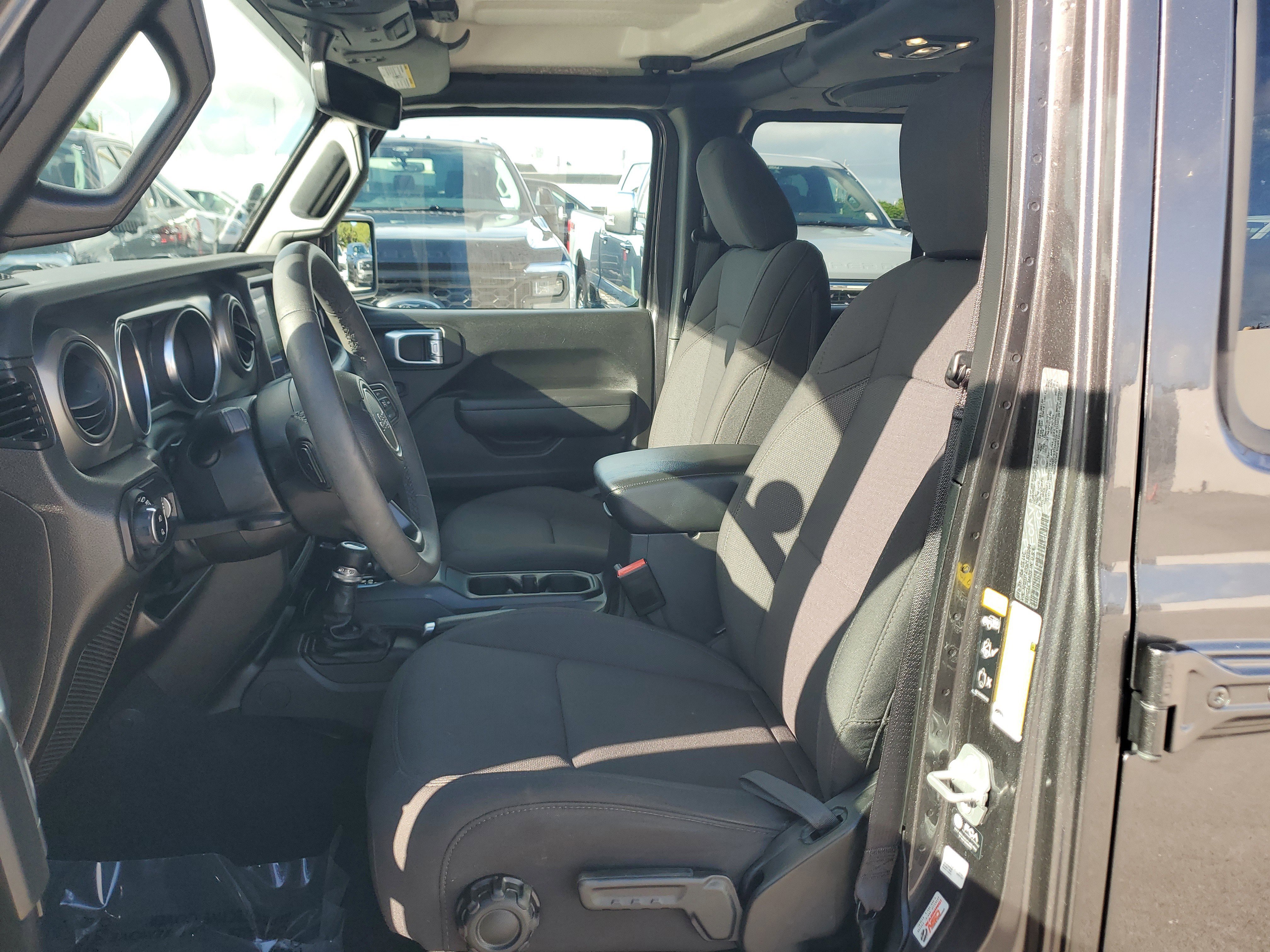 Used 2023 Jeep Gladiator Sport image 11