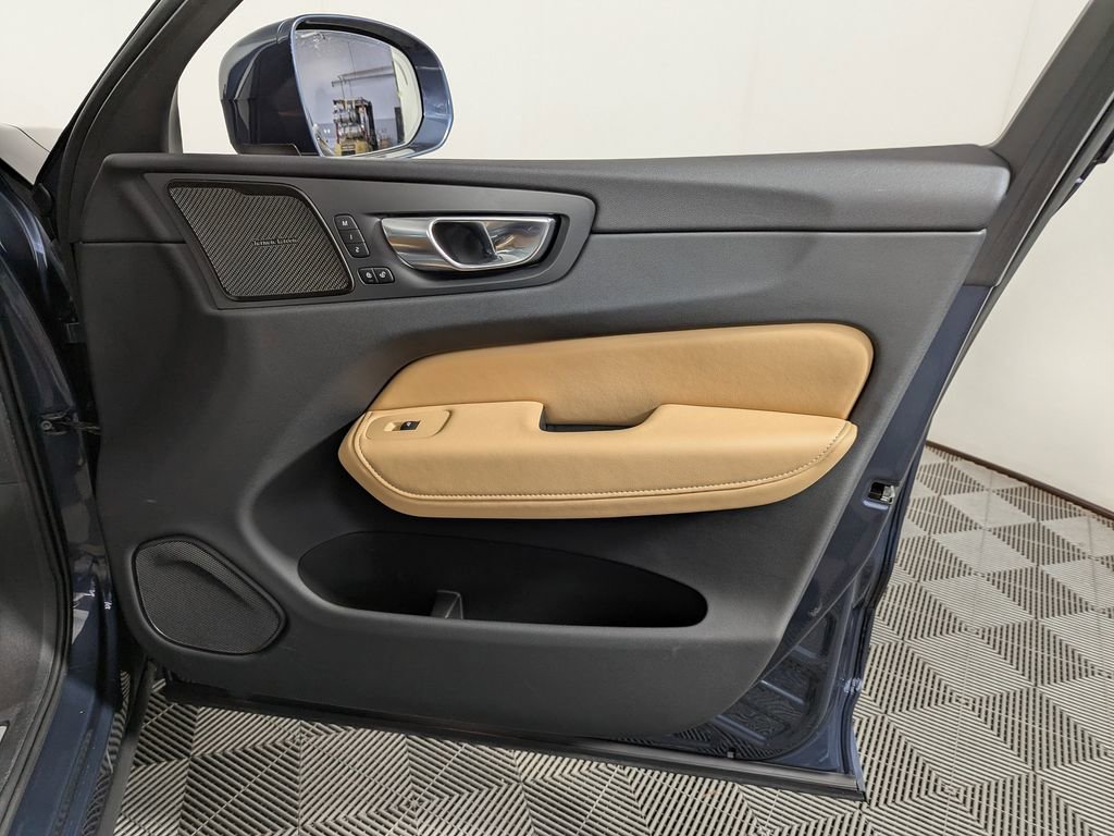 Used 2023 Volvo XC60 B5 Ultimate w/ Climate Package image 31