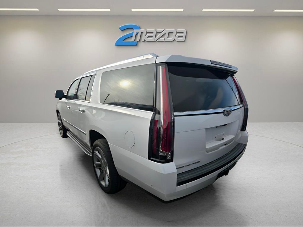 Used 2019 Cadillac Escalade ESV Premium Luxury image 2