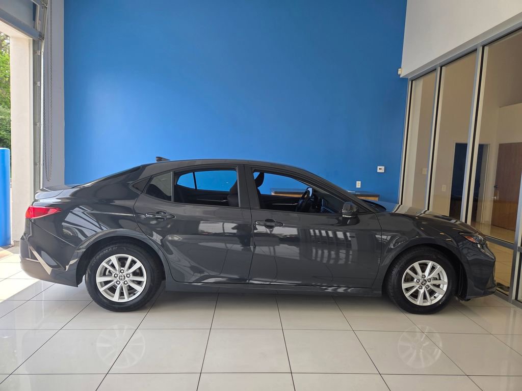 Used 2025 Toyota Camry LE FWD image 5