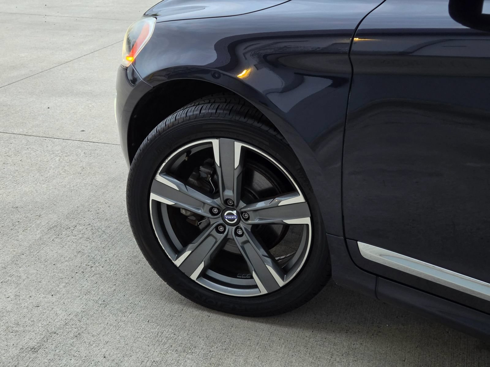 Used 2017 Volvo XC60 T6 Dynamic w/ Preferred Option Package AWD/4WD image 37