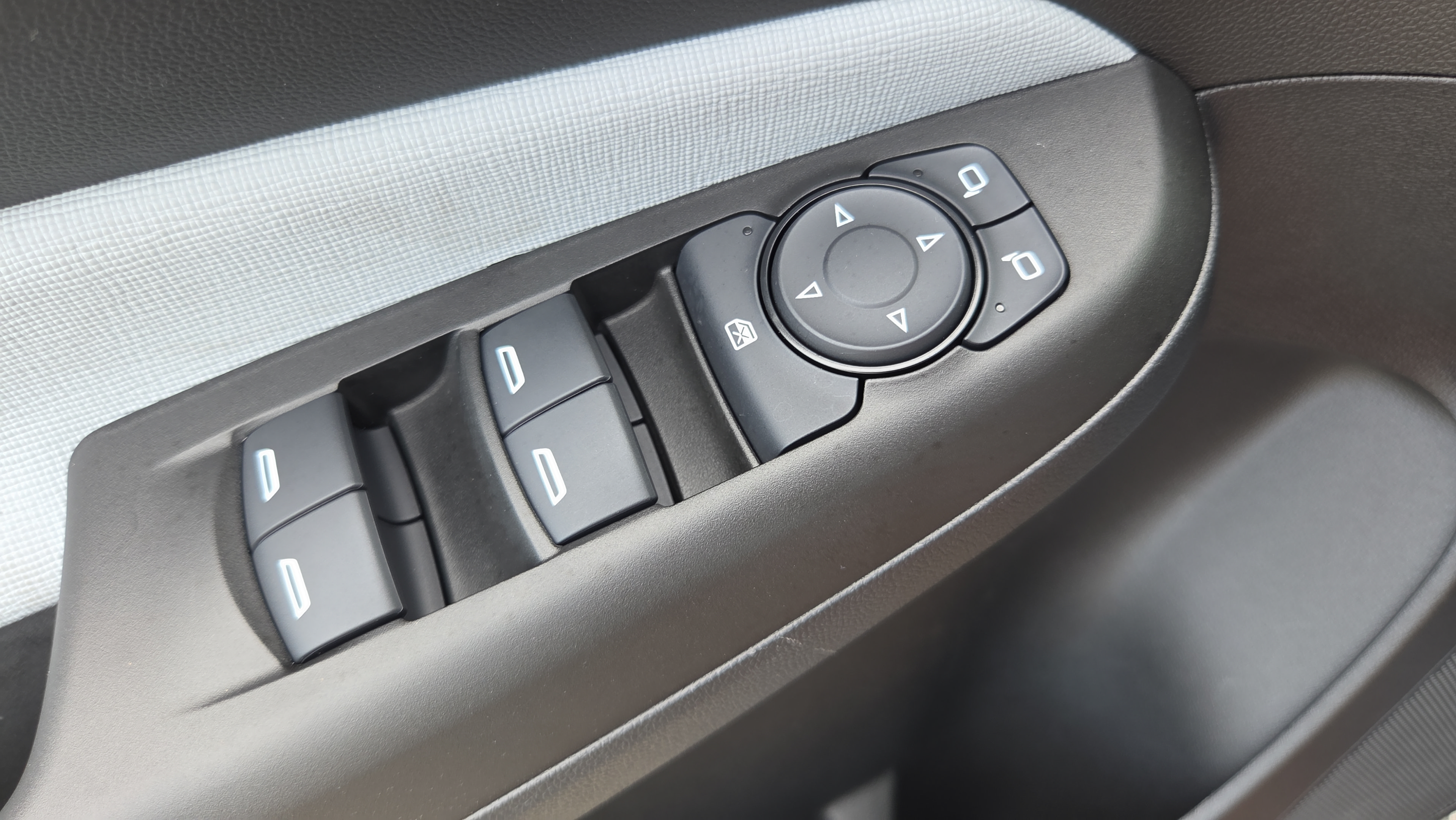 Certified 2025 Buick Envista Preferred FWD image 28