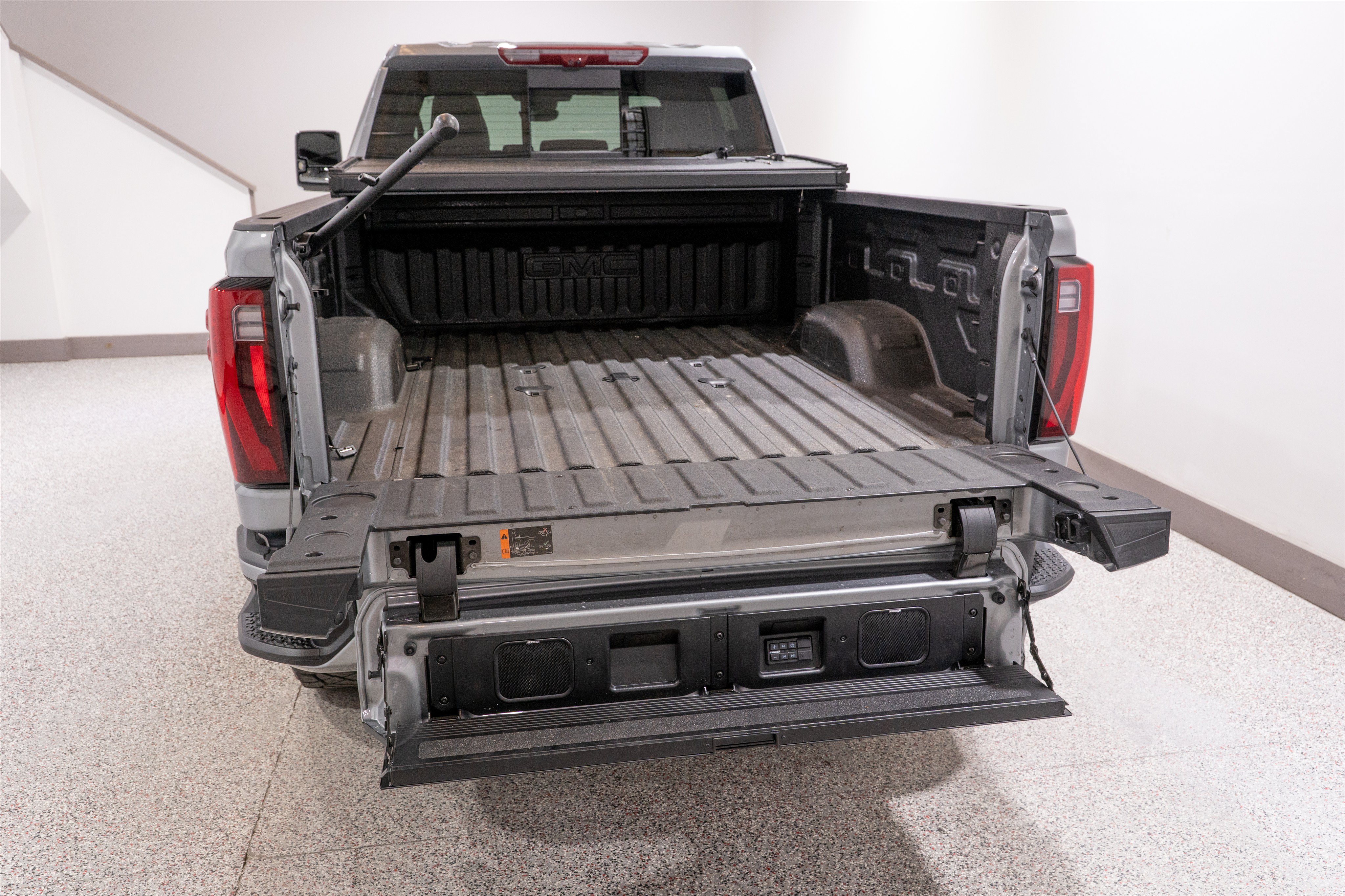 Used 2025 GMC Sierra 2500 Denali Ultimate AWD/4WD image 12