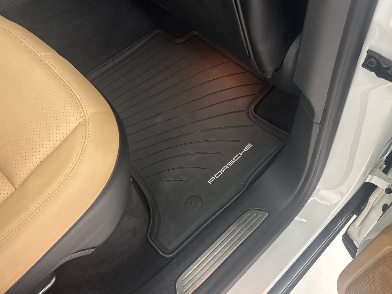 Used 2014 Porsche Cayenne Platinum Edition AWD/4WD image 47