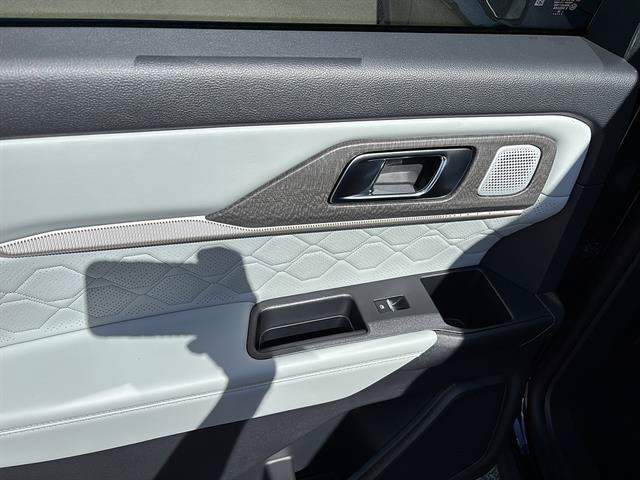 New 2026 Ford Explorer Platinum w/ LUX Leather Package AWD/4WD image 16