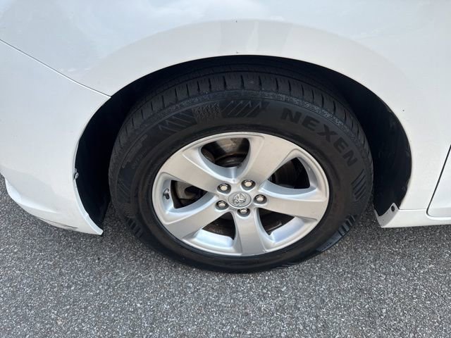 Used 2015 Toyota Sienna L image 9