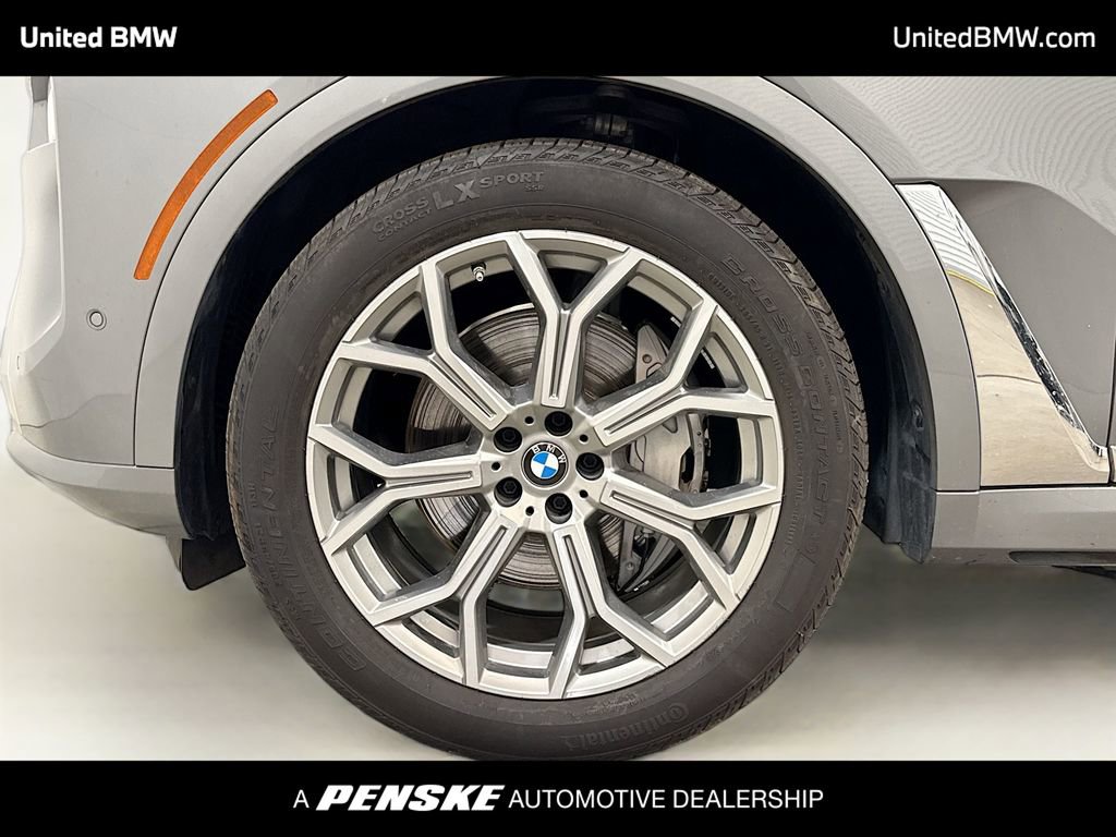 Used 2024 BMW X7 xDrive40i w/ Premium Package AWD/4WD image 2