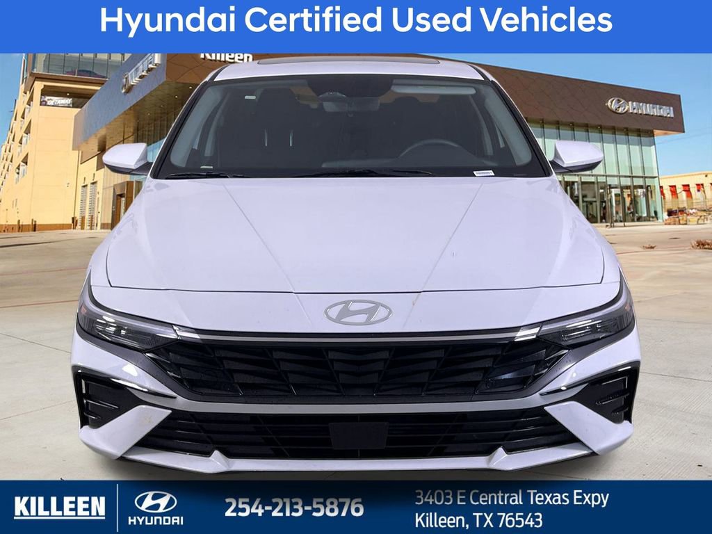 Used 2025 Hyundai Elantra SEL image 2