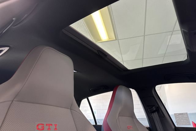 Used 2024 Volkswagen GTI SE FWD image 20