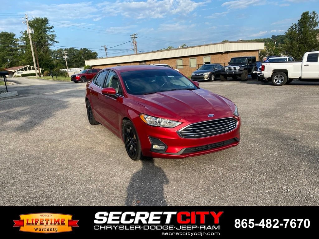 Used 2020 Ford Fusion SE w/ Equipment Group 151A FWD image 3