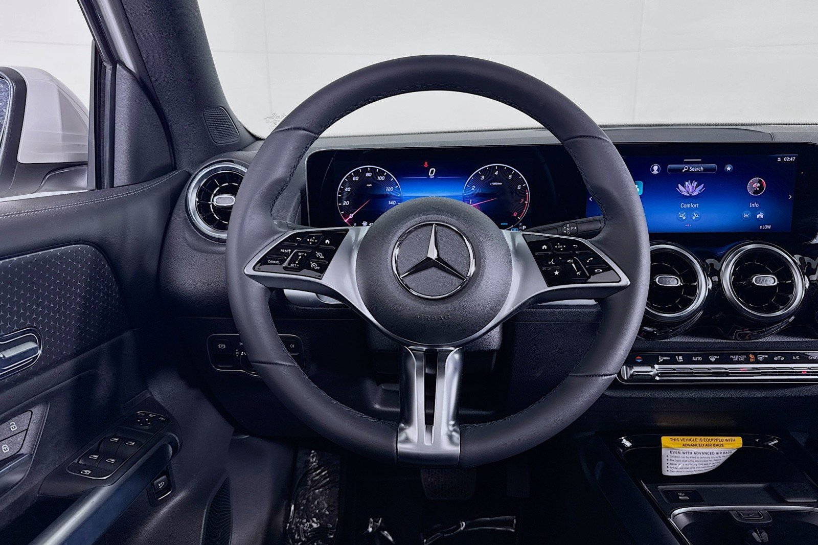 New 2026 Mercedes-Benz GLB 250 image 4