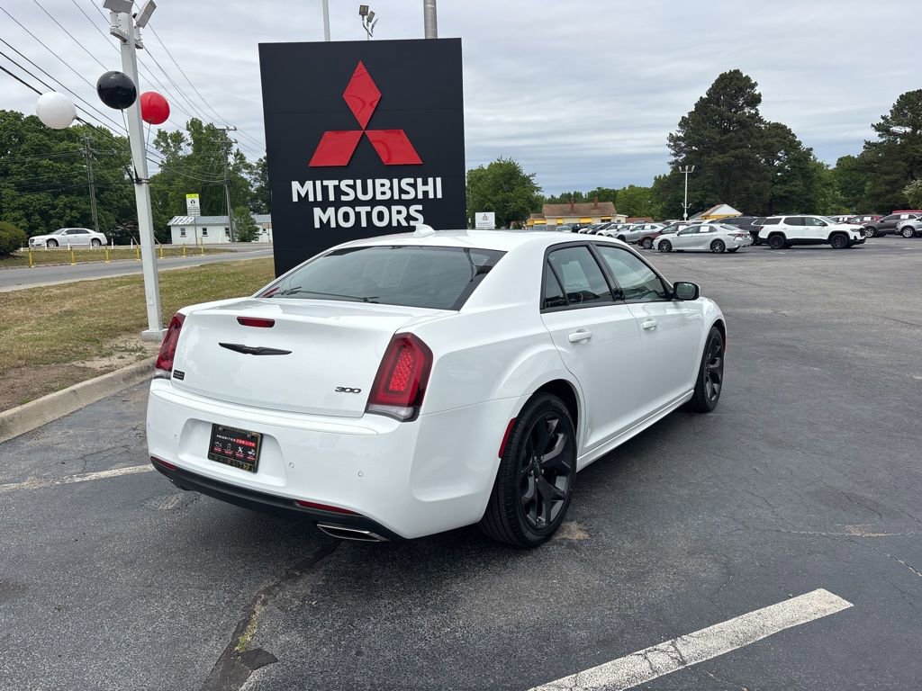 Used 2023 Chrysler 300 Touring L w/ Popular Equipment Group RWD image 3