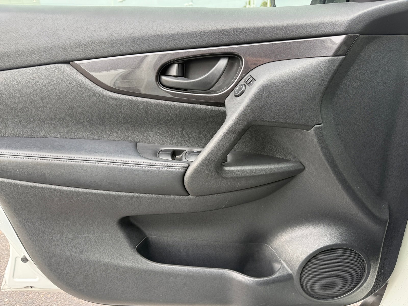 Used 2019 Nissan Rogue S image 13