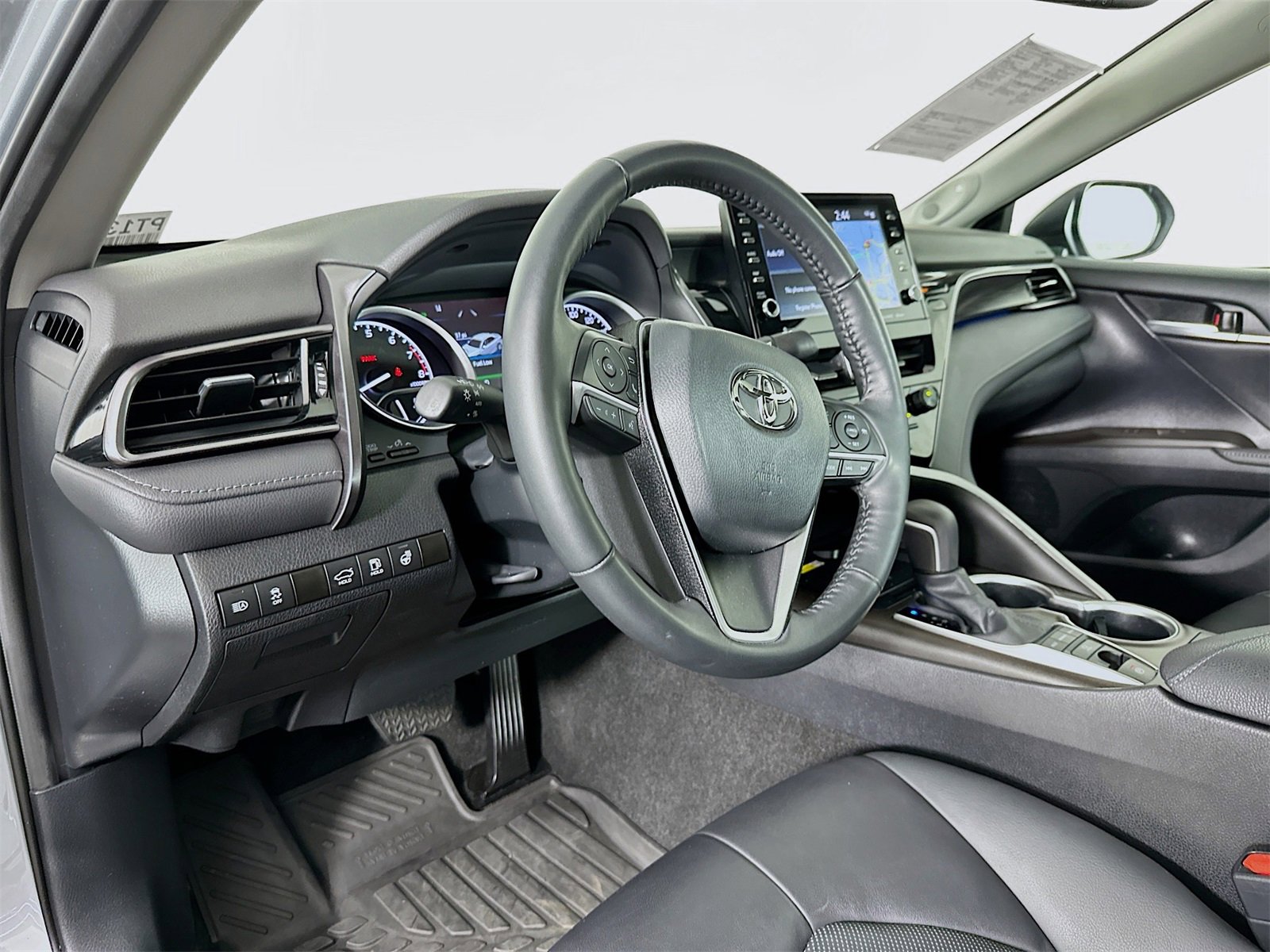 Used 2023 Toyota Camry XLE image 9